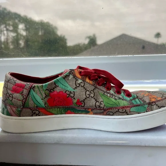 AUTHENTIC EUC GUCCI TIAN GG FLORAL